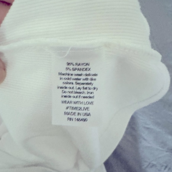 Electric & Rose Vanessa White Ribbed Turtleneck Sweater Made in USA  Size M  NWT - Picture 12 of 12